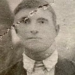 Лицо на фотографии: Попов Михаил