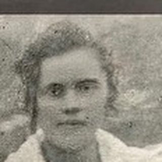 Лицо на фотографии: Жена Михаила Попова